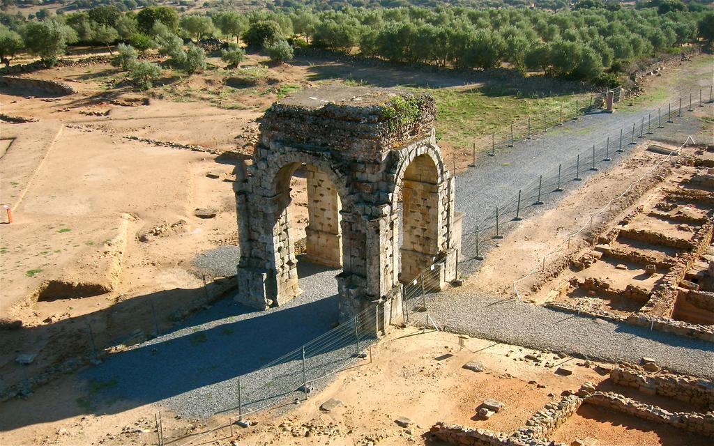 Via Caparra Superior Affittacamere Oliva de Plasencia Esterno foto